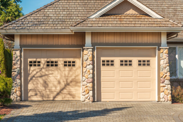 Isolant pour porte de garage basculante : comment faire le bon choix en 2026 ?