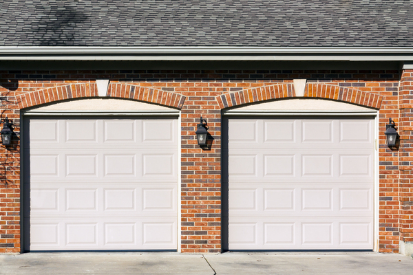 Isolation de porte de garage basculante double.
