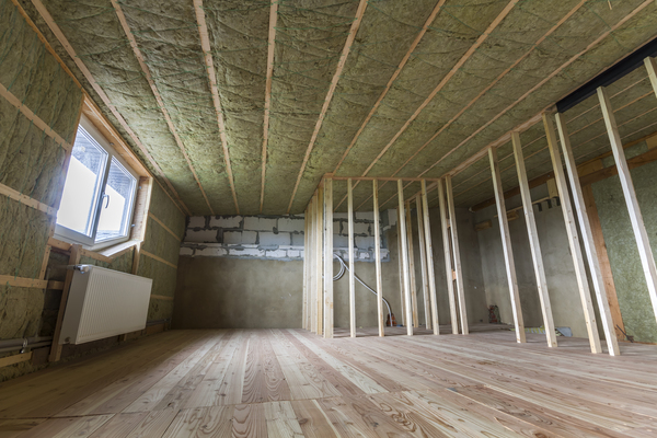 Travaux d'isolation intérieur en cours.