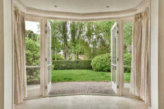 Rideau d’isolation pour porte d’entrée : guide complet pour bien choisir