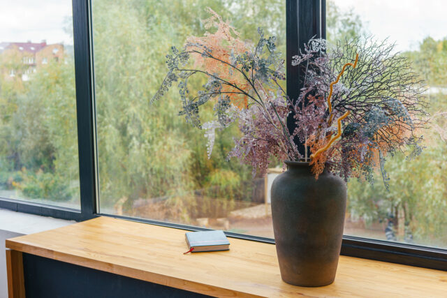 Prix d’une fenêtre à triple vitrage : comment estimer le coût ?