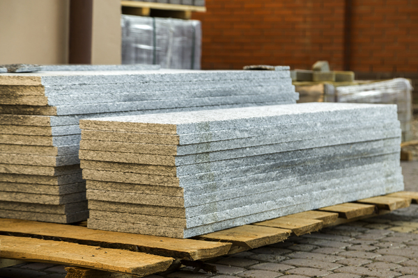 Panneau isolant avant utilisation dans le cadre de travaux de rénovation énergétique.