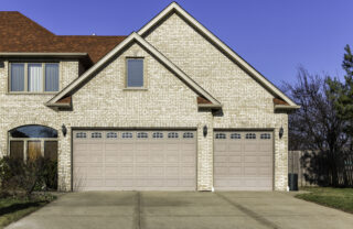 Porte de garage isolante : prix et comparatif