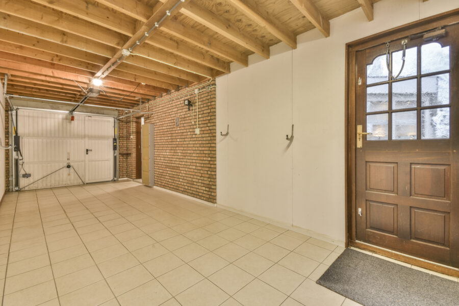 Quel prix porte isolante entre garage et maison​ prévoir ?