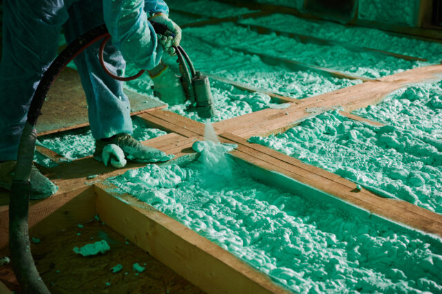 Isolant en mousse polyuréthane : tout savoir pour bien isoler en 2026