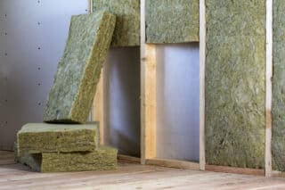 Isolant en fibre de bois : guide complet pour une isolation écologique
