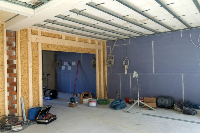 Isolation du sous-sol d’un plafond : tout savoir sur les meilleures solutions d’isolation