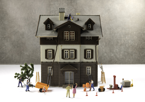 Vue d'ensemble des travaux pour la rénovation globale d'une maison.
